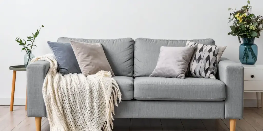 Buat Sofa Anda Kembali Bersih dan Terlihat Seperti Baru